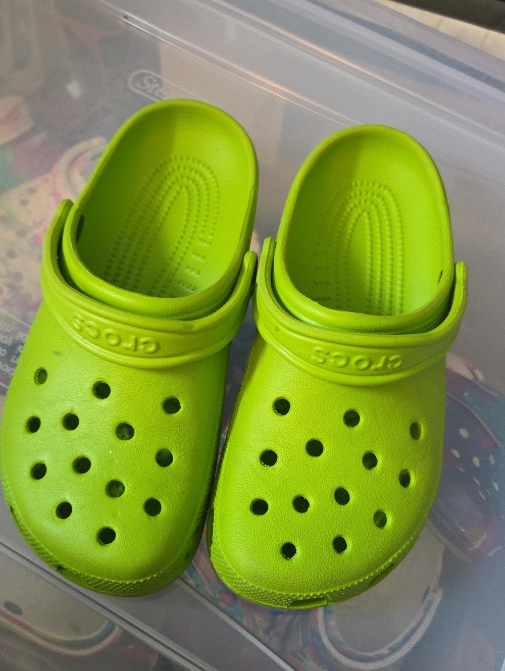 CROCS Classic Clogs in Neon Lime Green